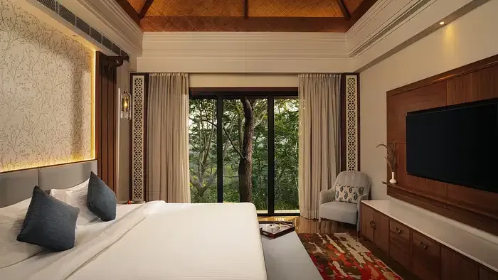 Executive_Suite_Bedroom_(Photo-2)