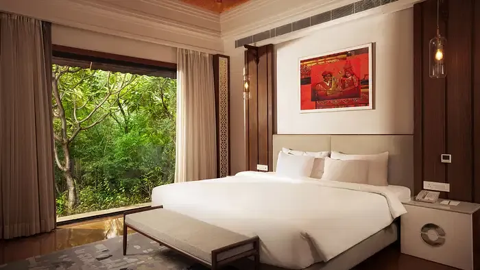 Grand_Suite_Bedroom_(Photo-3)