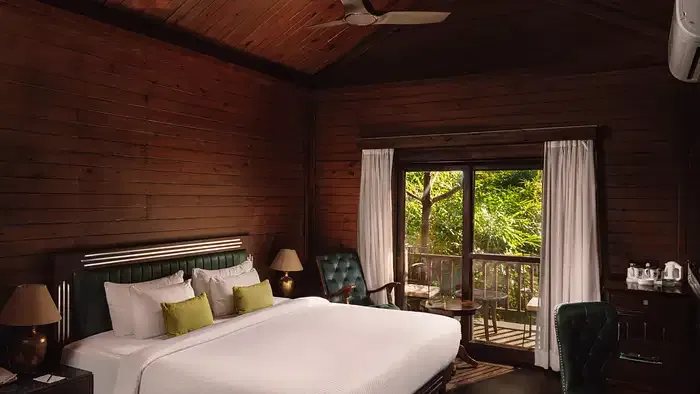 Jungle_Wood_Bed_Room_(Photo-1)